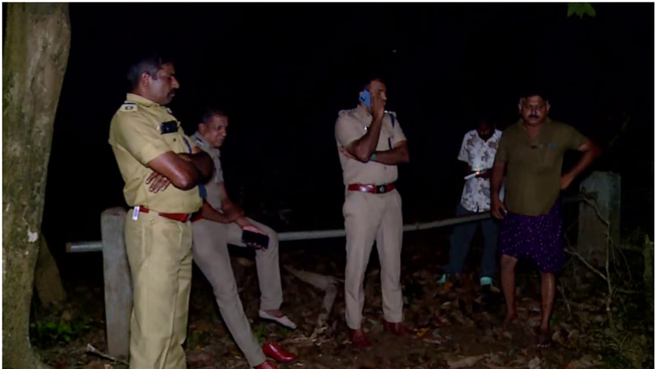 സ്ത്രീകൾക്കായുള്ള തെരച്ചിലിന് ഡ്രോണും; വൻ സംഘത്തെ നിയോഗിച്ചെന്ന് മന്ത്രി, തെരച്ചിൽ പുനരാംരംഭിച്ചു സ്ത്രീകൾക്കായുള്ള തെരച്ചിലിന് ഡ്രോണും; വൻ സംഘത്തെ നിയോഗിച്ചെന്ന് മന്ത്രി, തെരച്ചിൽ പുനരാംരംഭിച്ചു