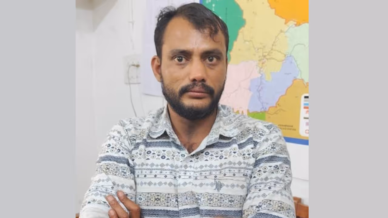 വീട്ടുകാർ വിമാനത്താവളത്തിൽ പോയ തക്കംനോക്കി മോഷണം, ആഭരണങ്ങൾ ജ്വല്ലറിയിൽ വിറ്റു; യുവാവ് പിടിയിൽ വീട്ടുകാർ വിമാനത്താവളത്തിൽ പോയ തക്കംനോക്കി മോഷണം, ആഭരണങ്ങൾ ജ്വല്ലറിയിൽ വിറ്റു; യുവാവ് പിടിയിൽ