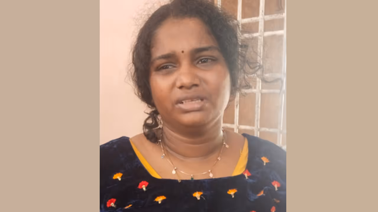 അറിഞ്ഞത് ചില്ലറക്കായി ബാഗ് തുറന്നപ്പോൾ, എഎസ്ഐ സബിത ഇടപെട്ടു; ബസ്സിൽ അഭിഭാഷകയുടെ വള കവർന്ന യുവതി ഉടൻ പിടിയിലായി അറിഞ്ഞത് ചില്ലറക്കായി ബാഗ് തുറന്നപ്പോൾ, എഎസ്ഐ സബിത ഇടപെട്ടു; ബസ്സിൽ അഭിഭാഷകയുടെ വള കവർന്ന യുവതി ഉടൻ പിടിയിലായി