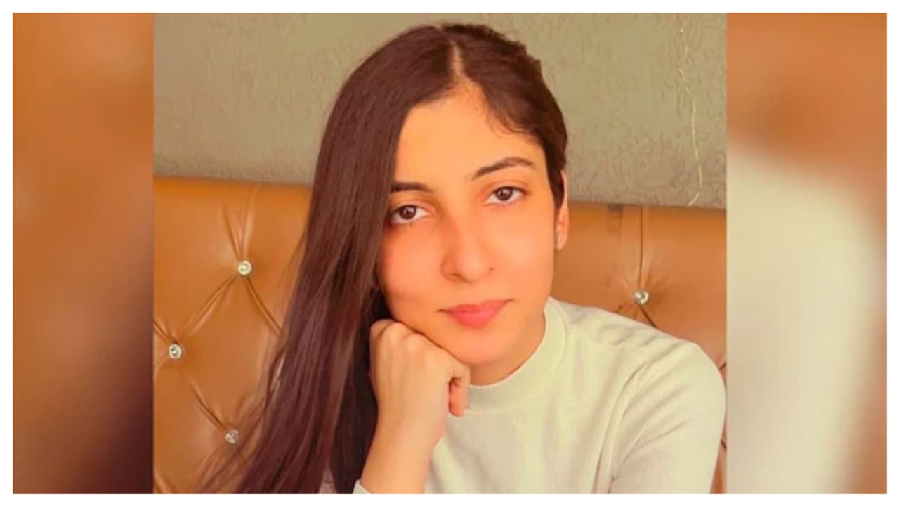 'വീഡിയോ കോൾ ചെയ്ത് മരിക്കാനൊരുങ്ങിയത് കാണിച്ച് കൊടുത്തു, എന്നിട്ടും വകവെച്ചില്ല'; സൃഷ്ടിയുടെ മരണത്തിൽ പൊലീസ് 'വീഡിയോ കോൾ ചെയ്ത് മരിക്കാനൊരുങ്ങിയത് കാണിച്ച് കൊടുത്തു, എന്നിട്ടും വകവെച്ചില്ല'; സൃഷ്ടിയുടെ മരണത്തിൽ പൊലീസ്