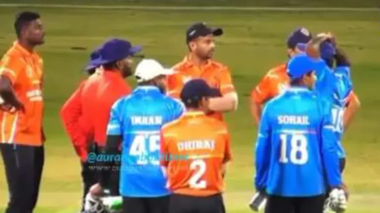 മത്സരത്തിനിടെ നെഞ്ചുവേദന; ക്രിക്കറ്റ് താരത്തിന് ദാരുണാന്ത്യം മത്സരത്തിനിടെ നെഞ്ചുവേദന; ക്രിക്കറ്റ് താരത്തിന് ദാരുണാന്ത്യം