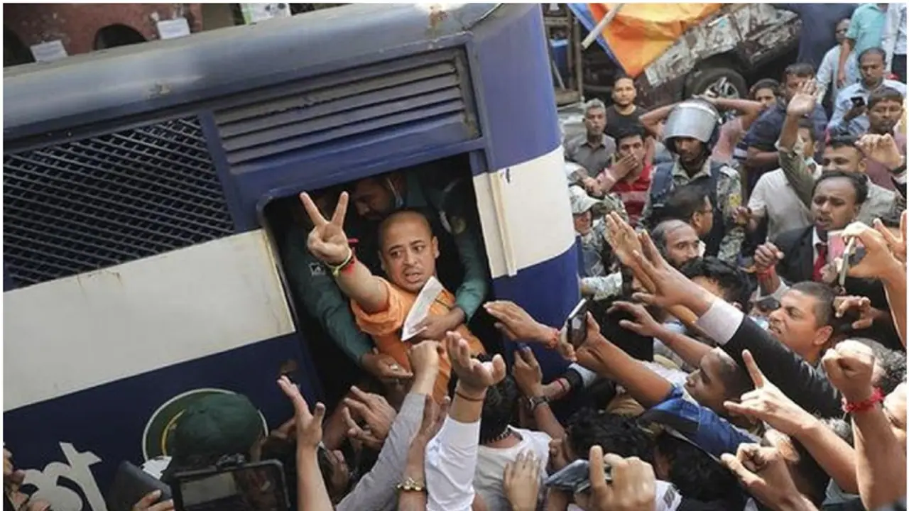 ഇസ്കോണിനെതിരെ കടുപ്പിച്ച് ബംഗ്ലാദേശ്; ചിന്മയി കൃഷ്ണദാസ് അടക്കം 17 ഹിന്ദു നേതാക്കളുടെ അക്കൗണ്ടുകൾ മരവിപ്പിച്ചു ഇസ്കോണിനെതിരെ കടുപ്പിച്ച് ബംഗ്ലാദേശ്; ചിന്മയി കൃഷ്ണദാസ് അടക്കം 17 ഹിന്ദു നേതാക്കളുടെ അക്കൗണ്ടുകൾ മരവിപ്പിച്ചു