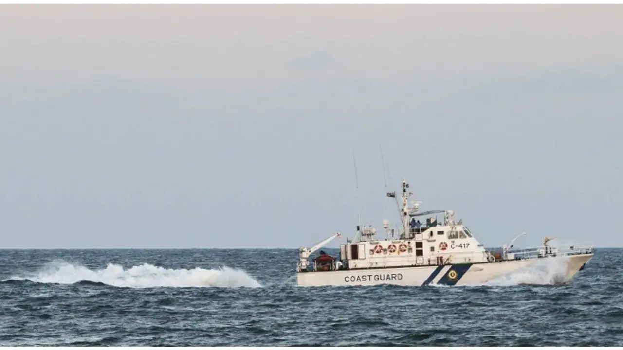 ദിവസം 200 രൂപ 'കൂലി'; ഇന്ത്യൻ കോസ്റ്റ് ഗാർഡിന്റെ നീക്കങ്ങൾ പാകിസ്ഥാന് ചോർത്തി നൽകി, ഒരാൾ പിടിയിൽ ദിവസം 200 രൂപ 'കൂലി'; ഇന്ത്യൻ കോസ്റ്റ് ഗാർഡിന്റെ നീക്കങ്ങൾ പാകിസ്ഥാന് ചോർത്തി നൽകി, ഒരാൾ പിടിയിൽ