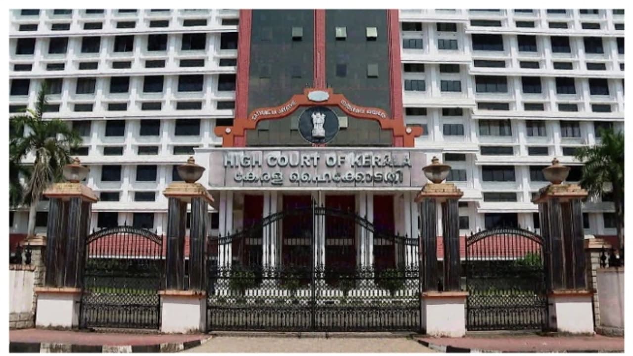 കശുവണ്ടി കോര്‍പ്പറേഷന്‍ അഴിമതി;ചന്ദ്രശേഖരനേയും മുന്‍ എംഡിയേയും പ്രോസിക്യൂട്ട് ചെയ്യാൻ സർക്കാർ തീരുമാനമെടുക്കണം