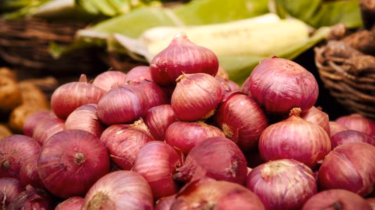 ഉള്ളിവില താങ്ങാനാവില്ല ഭയ്യാ, കുറച്ചധികം തരൂ; പോസ്റ്റുമായി ഉപഭോക്താവ്, വില കുറച്ച് സ്വിഗി ഇന്‍സ്റ്റാമാര്‍ട്ട്