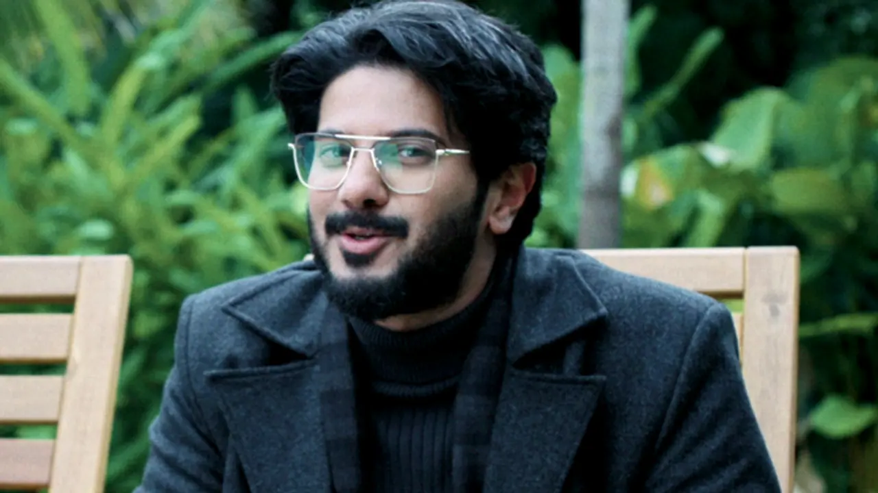 ഒടിടിയിലെത്തി 4 ദിനങ്ങള്‍; ബുക്ക് മൈ ഷോയില്‍ ഇപ്പോഴും ട്രെന്‍ഡിംഗ്! അപൂര്‍വ്വ നേട്ടവുമായി 'ലക്കി ഭാസ്‍കര്‍'