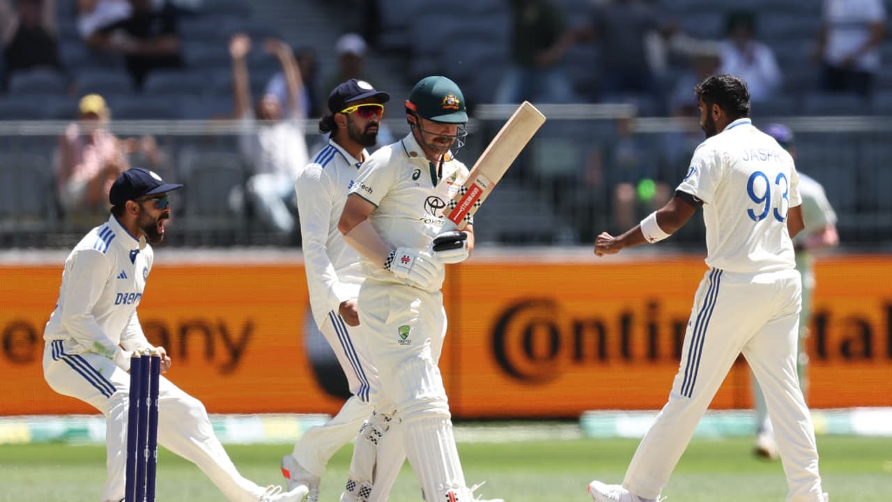 പിടിച്ചുനിന്ന് ലാബുഷെയ്നും കമിന്സും, കൈവിട്ടു കളിച്ച് ജയ്സ്വാള്, ഓസീസ് ലീഡ് 200 കടന്നു പിടിച്ചുനിന്ന് ലാബുഷെയ്നും കമിന്സും, കൈവിട്ടു കളിച്ച് ജയ്സ്വാള്, ഓസീസ് ലീഡ് 200 കടന്നു