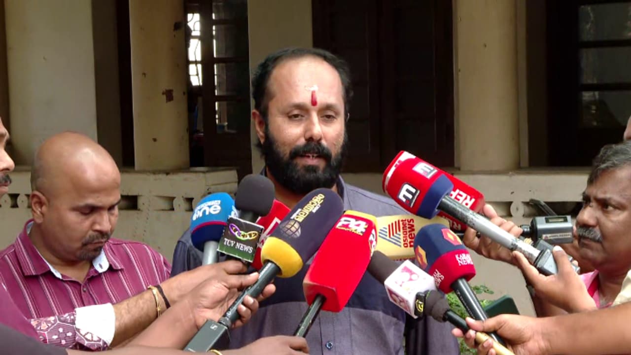 ബിജെപി ജില്ലാ കമ്മിറ്റി ഓഫീസിൽ 9 കോടിയുടെ കള്ളപ്പണം സൂക്ഷിച്ചു; ആരോപണവുമായി തിരൂര് സതീഷ് ബിജെപി ജില്ലാ കമ്മിറ്റി ഓഫീസിൽ 9 കോടിയുടെ കള്ളപ്പണം സൂക്ഷിച്ചു; ആരോപണവുമായി തിരൂര് സതീഷ്