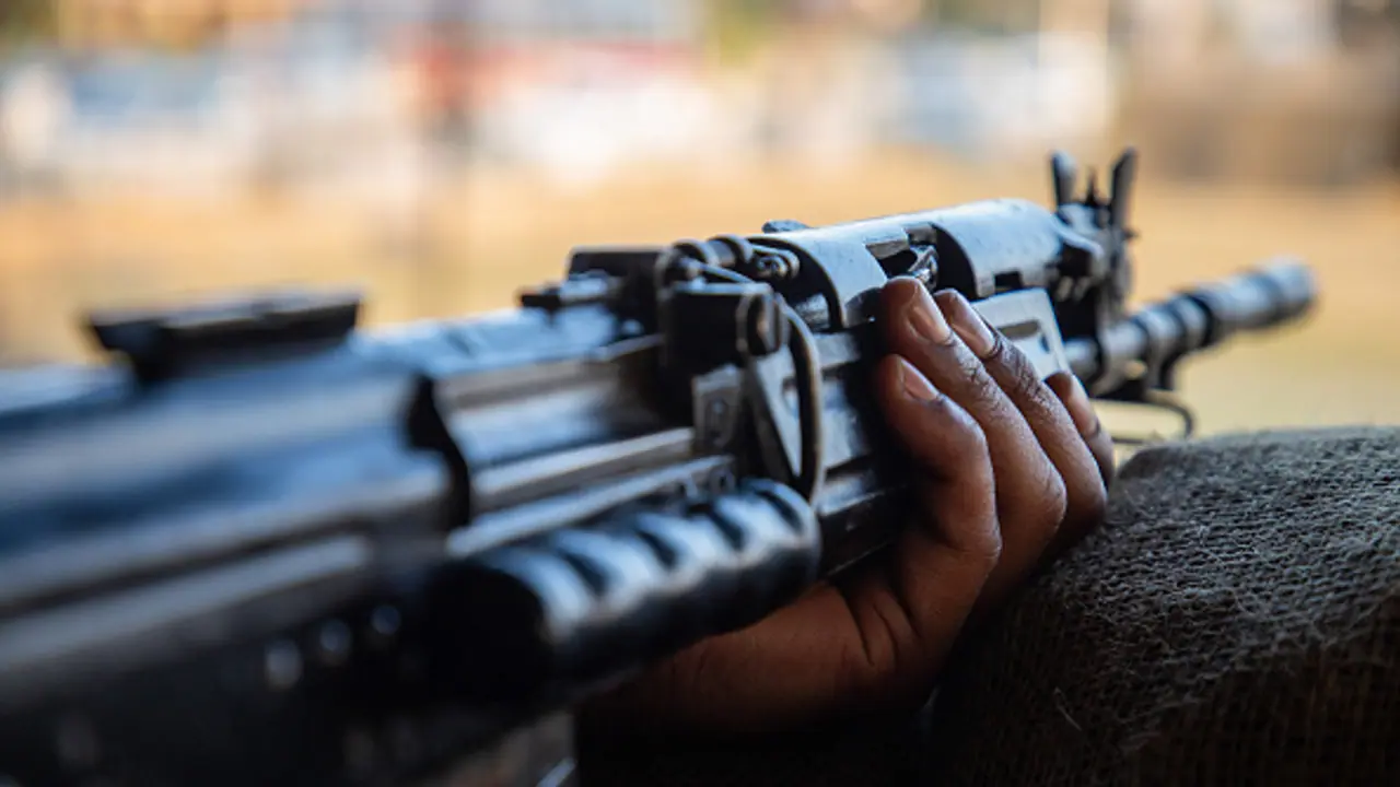 മതപരമായ ചടങ്ങിൽ പങ്കെടുക്കാന് ബംഗ്ലാദേശിലേക്ക്, ശേഷം ഇന്ത്യയിലേക്ക് തിരിച്ചെത്തി; വെടിയുതിര്ത്ത് ബിഎസ്എഫ് മതപരമായ ചടങ്ങിൽ പങ്കെടുക്കാന് ബംഗ്ലാദേശിലേക്ക്, ശേഷം ഇന്ത്യയിലേക്ക് തിരിച്ചെത്തി; വെടിയുതിര്ത്ത് ബിഎസ്എഫ്