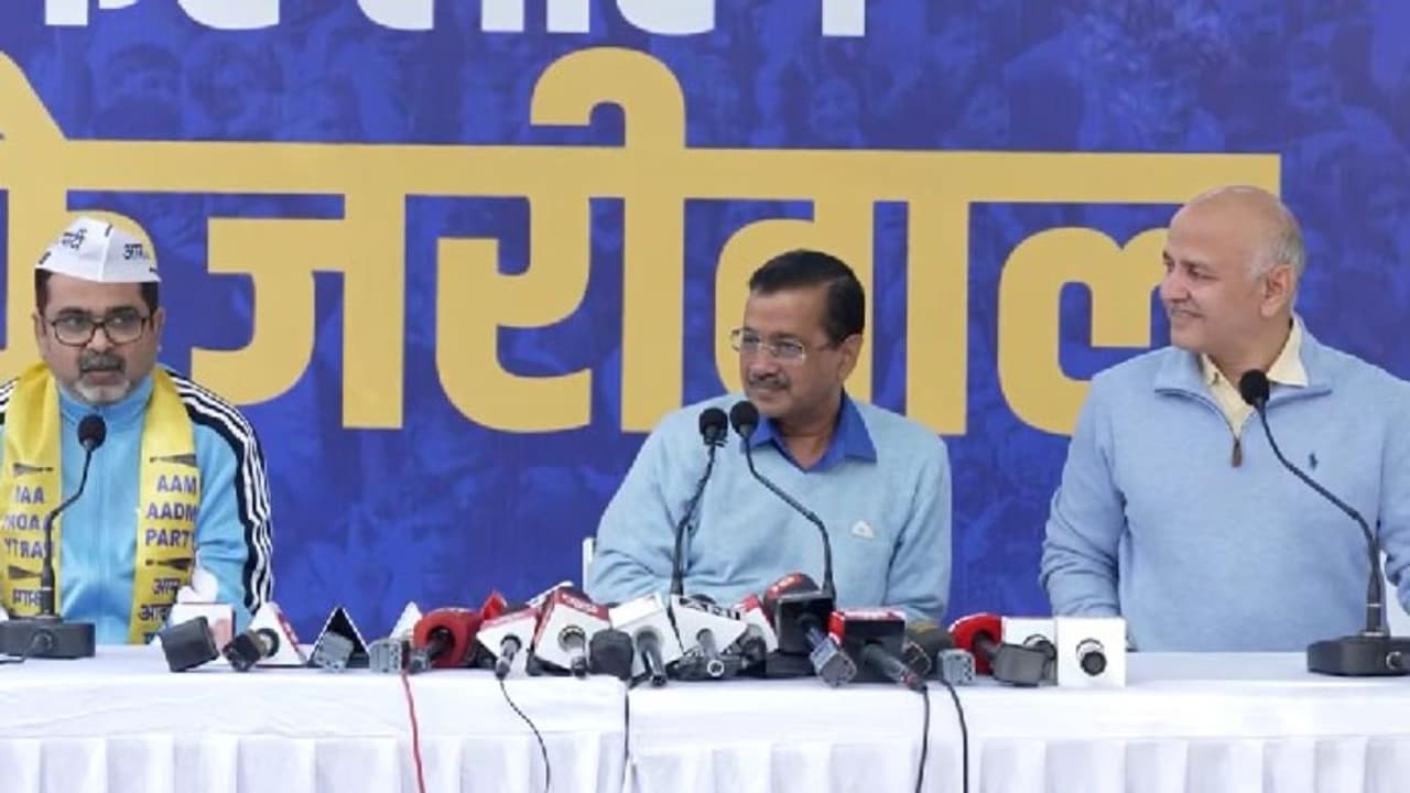 ദില്ലിയിൽ ആംആദ്മി പാർട്ടിക്ക് കനത്ത തിരിച്ചടി, 13 കൗൺസിലർമാർ രാജിവെച്ചു, പുതിയ പാർട്ടിയെന്നും പ്രഖ്യാപനം ദില്ലിയിൽ ആംആദ്മി പാർട്ടിക്ക് കനത്ത തിരിച്ചടി, 13 കൗൺസിലർമാർ രാജിവെച്ചു, പുതിയ പാർട്ടിയെന്നും പ്രഖ്യാപനം