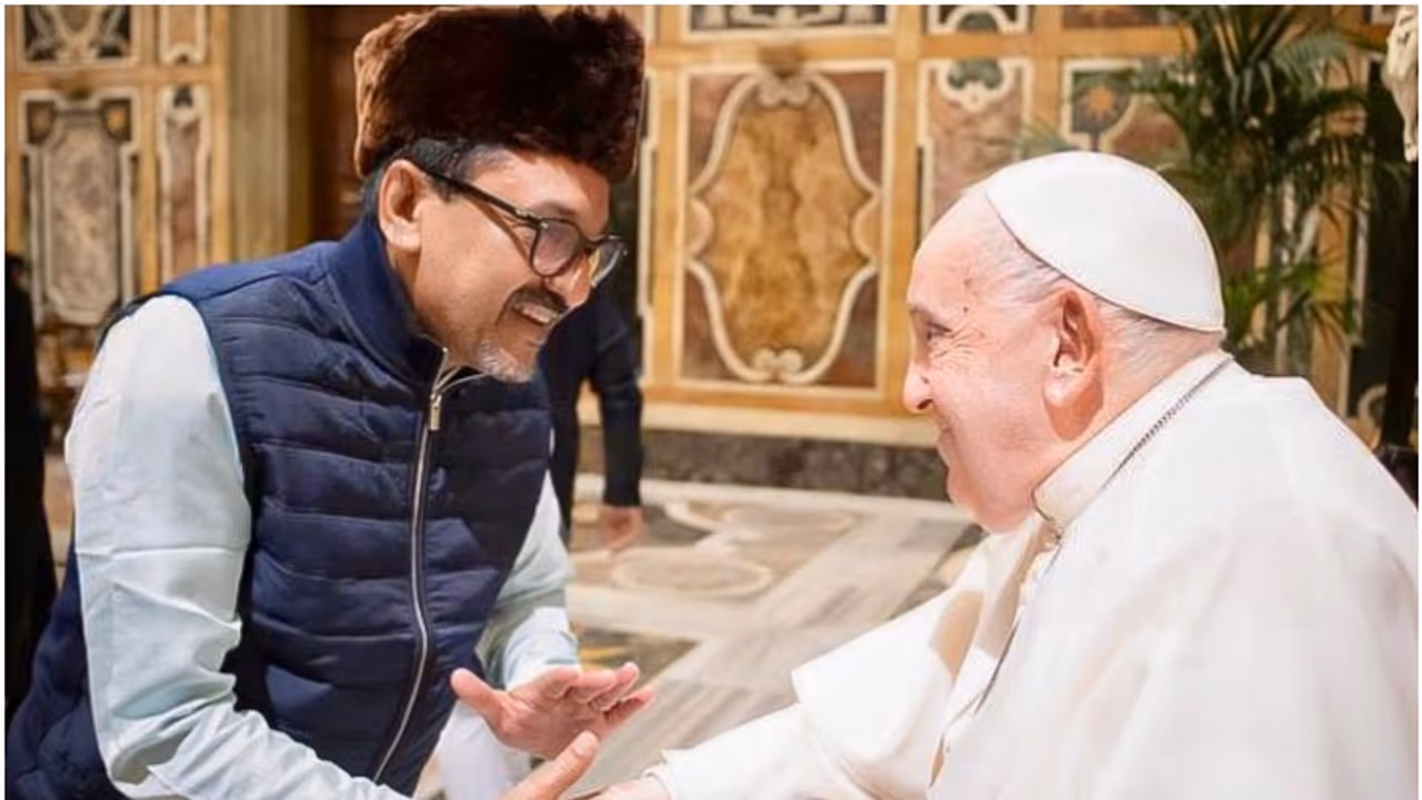 ഫ്രാൻസിസ് മാർപ്പാപ്പയുമായി കൂടിക്കാഴ്ച നടത്തി പാണക്കാട് സാദിഖലി ശിഹാബ് തങ്ങൾ