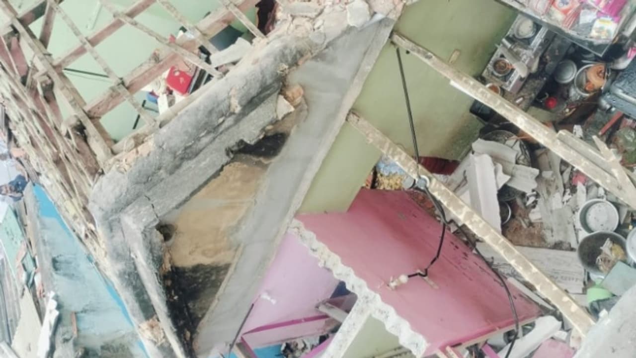 പുറത്തുപോയപ്പോൾ സ്റ്റൗവിൽ നിന്ന് ഗ്യാസ് ചോർന്നു, തിരിച്ചെത്തി ഫാൻ ഓണാക്കിയതും പൊട്ടിത്തെറി; 3 പേർക്ക് പരിക്ക്