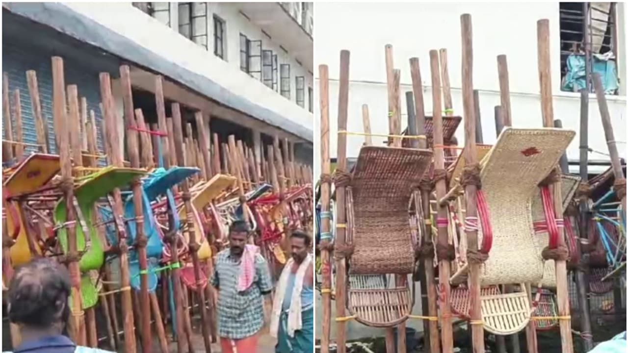 ചർച്ചയിൽ സമവായമായി; തീർത്ഥാടകരെ പ്രതിസന്ധിയിലാക്കിയ സന്നിധാനത്തെ ഡോളി സമരം പിൻവലിച്ചു ചർച്ചയിൽ സമവായമായി; തീർത്ഥാടകരെ പ്രതിസന്ധിയിലാക്കിയ സന്നിധാനത്തെ ഡോളി സമരം പിൻവലിച്ചു