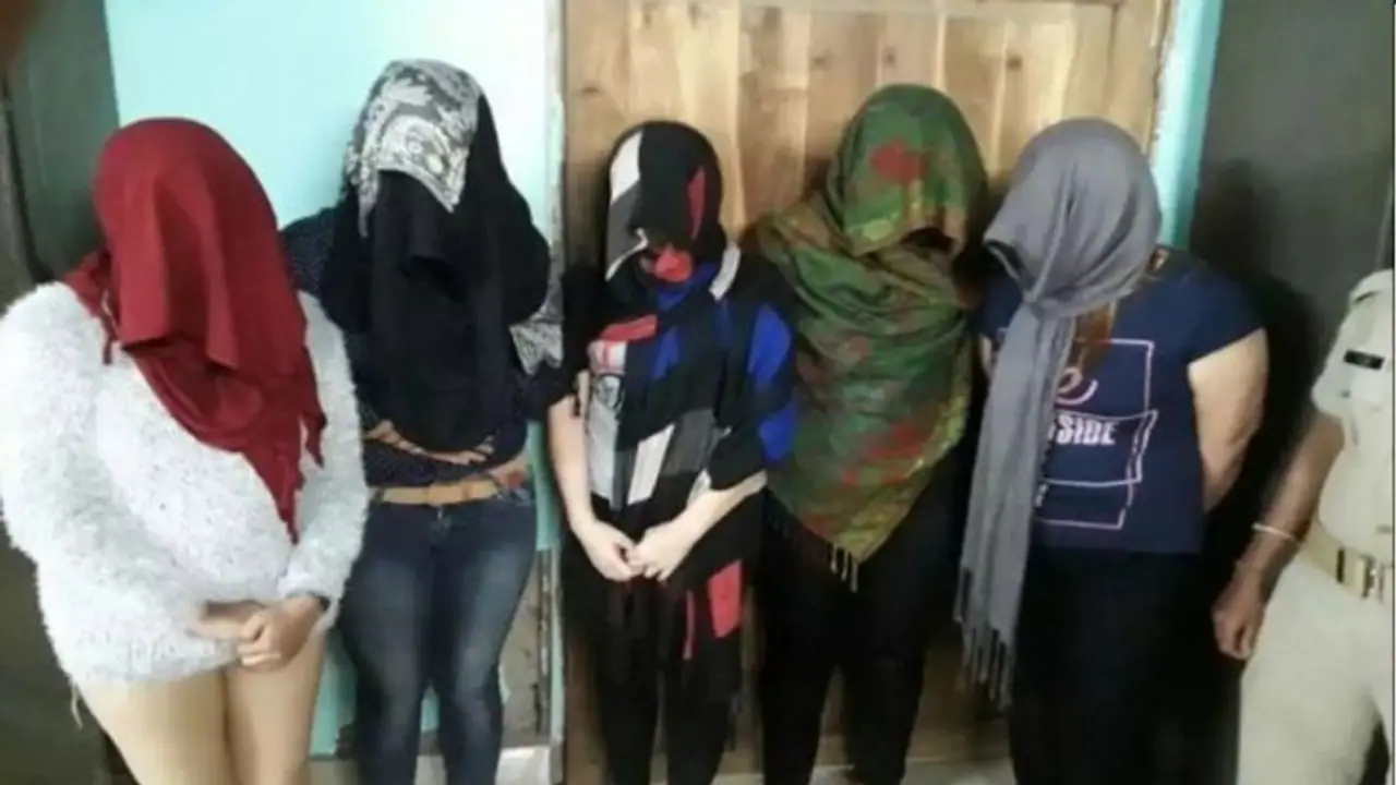 ಒಂದು ಮನೆ ಮತ್ತು ಆರು ಕೋಣೆ; 32 ಪುರುಷರ ಜೊತೆಯಲ್ಲಿದ್ರು ಐವರು ಮಹಿಳೆಯರು