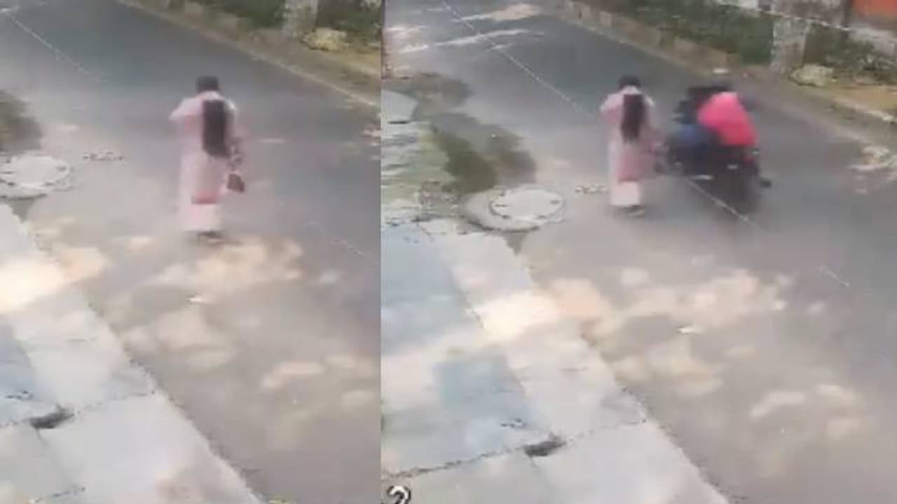 പട്ടാപ്പകൽ യുവതിയെയും വലിച്ചിഴച്ചുകൊണ്ട് ബൈക്ക്, നടുക്കുന്ന സിസിടിവി ദൃശ്യങ്ങൾ, അക്രമം മോഷണത്തിനിടെ പട്ടാപ്പകൽ യുവതിയെയും വലിച്ചിഴച്ചുകൊണ്ട് ബൈക്ക്, നടുക്കുന്ന സിസിടിവി ദൃശ്യങ്ങൾ, അക്രമം മോഷണത്തിനിടെ