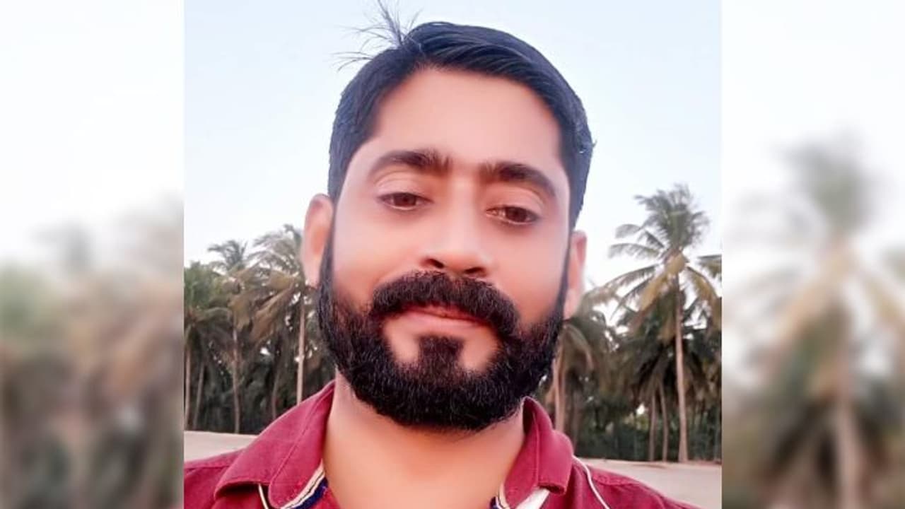 ഡിവൈഡറിലിടിച്ച് നിയന്ത്രണം വിട്ട് പെട്ടി ഓട്ടോ മറിഞ്ഞു; ഡ്രൈവർക്ക് ദാരുണാന്ത്യം, സംഭവം തൃശൂരിൽ ഡിവൈഡറിലിടിച്ച് നിയന്ത്രണം വിട്ട് പെട്ടി ഓട്ടോ മറിഞ്ഞു; ഡ്രൈവർക്ക് ദാരുണാന്ത്യം, സംഭവം തൃശൂരിൽ