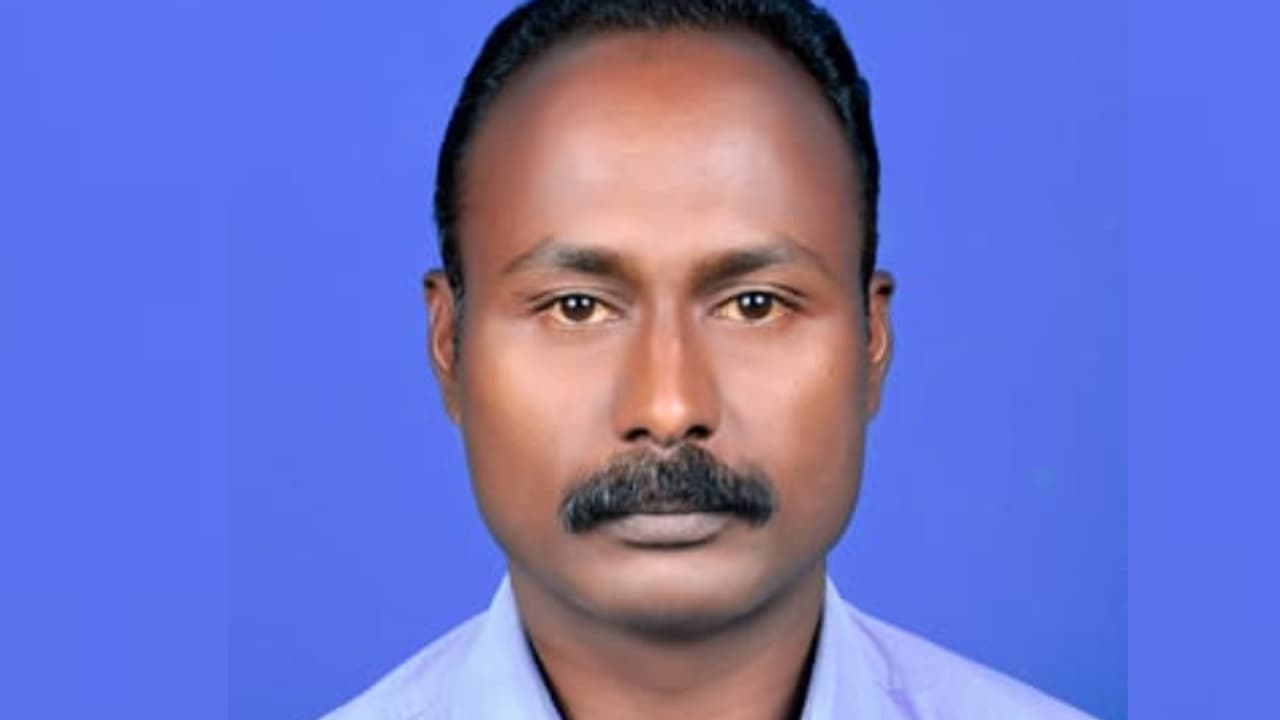 മകള്ക്ക് മരുന്നു വാങ്ങാൻ പോകവെ വഴിയിൽ അപകടം, നിയന്ത്രണം വിട്ട കാറിടിച്ച് പരിക്കേറ്റ യുവാവിന് ദാരുണാന്ത്യം മകള്ക്ക് മരുന്നു വാങ്ങാൻ പോകവെ വഴിയിൽ അപകടം, നിയന്ത്രണം വിട്ട കാറിടിച്ച് പരിക്കേറ്റ യുവാവിന് ദാരുണാന്ത്യം