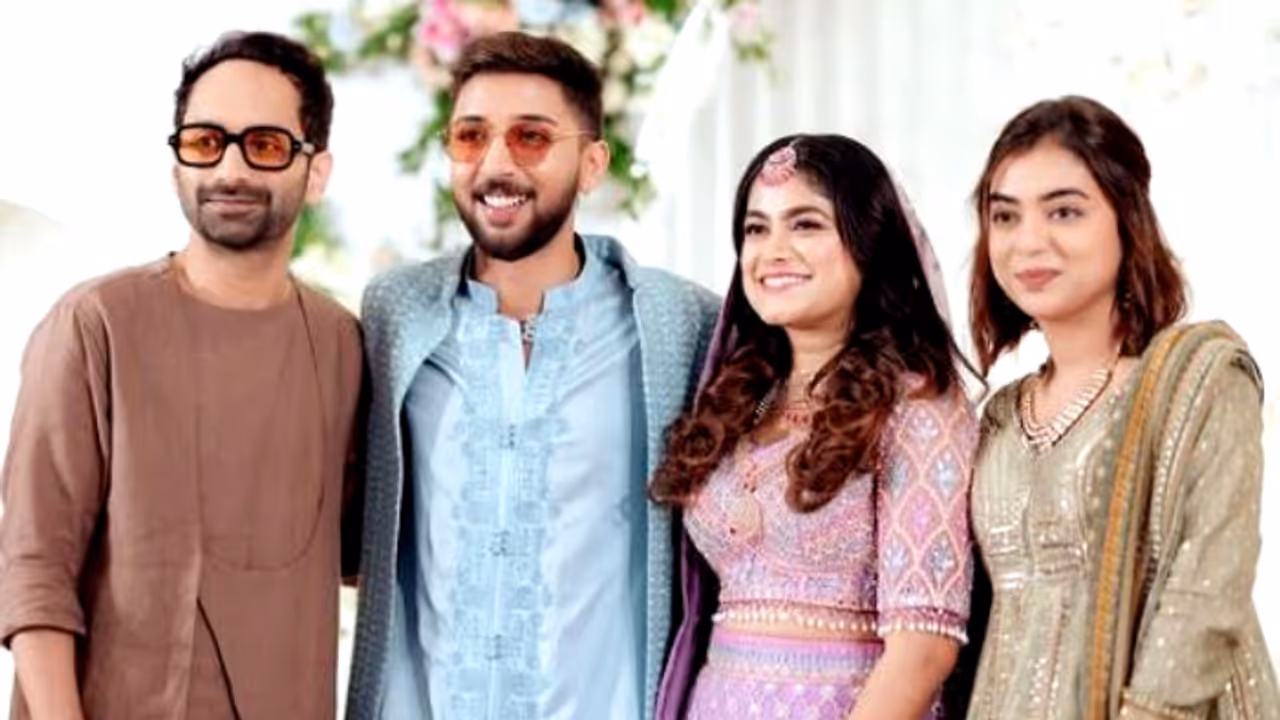 ഫിസയെ കുടുംബത്തിലേക്ക് സ്വാഗതം ചെയ്ത് നസ്രിയ; സഹോദരന് നവീന് നസീമിന്റെ വിവാഹനിശ്ചയം, ചിത്രങ്ങള് ഫിസയെ കുടുംബത്തിലേക്ക് സ്വാഗതം ചെയ്ത് നസ്രിയ; സഹോദരന് നവീന് നസീമിന്റെ വിവാഹനിശ്ചയം, ചിത്രങ്ങള്