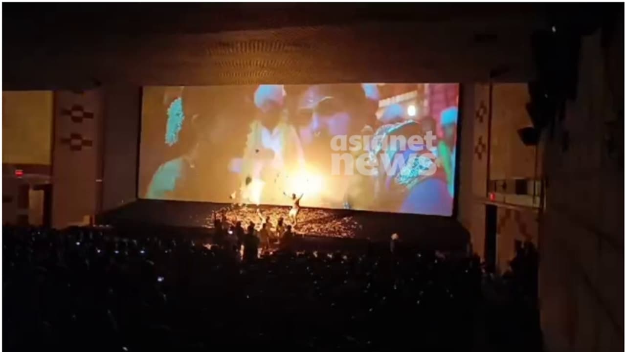 പുഷ്പ 2 റിലീസ്; സ്‌ക്രീനിന് സമീപത്ത് തീപ്പന്തം കത്തിച്ച നാല് പേർ പിടിയിൽ, സംഭവം ബംഗളൂരുവിൽ