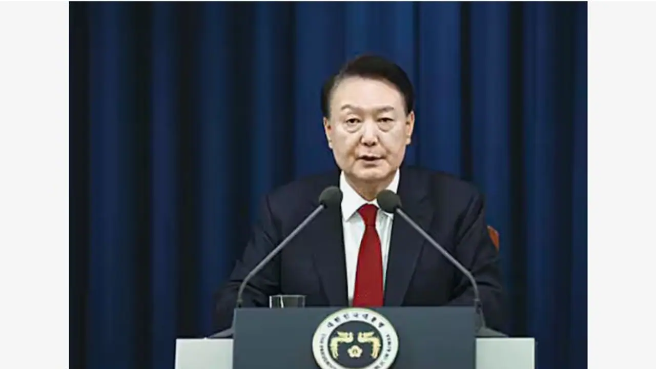 ವಿಪಕ್ಷಗಳ ಹತ್ತಿಕ್ಕಲು ತುರ್ತುಸ್ಥಿತಿ ಹೇರಲು ಯತ್ನ: ದಕ್ಷಿಣ ಕೊರಿಯಾ ಅಧ್ಯಕ್ಷರ ಪದಚ್ಯುತಿಗೆ ನಿಲುವಳಿ ವಿಪಕ್ಷಗಳ ಹತ್ತಿಕ್ಕಲು ತುರ್ತುಸ್ಥಿತಿ ಹೇರಲು ಯತ್ನ: ದಕ್ಷಿಣ ಕೊರಿಯಾ ಅಧ್ಯಕ್ಷರ ಪದಚ್ಯುತಿಗೆ ನಿಲುವಳಿ