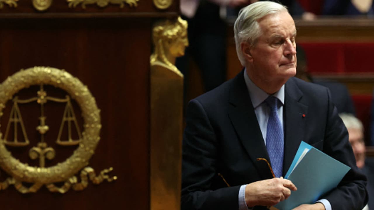 ഇടത് സഖ്യത്തിന്റെ അവിശ്വാസ പ്രമേയത്തിന് തീവ്ര വലതിന്റെ പിന്തുണ, ഫ്രാൻസിൽ പ്രധാനമന്ത്രി പുറത്ത്, ഭരണ പ്രതിസന്ധി