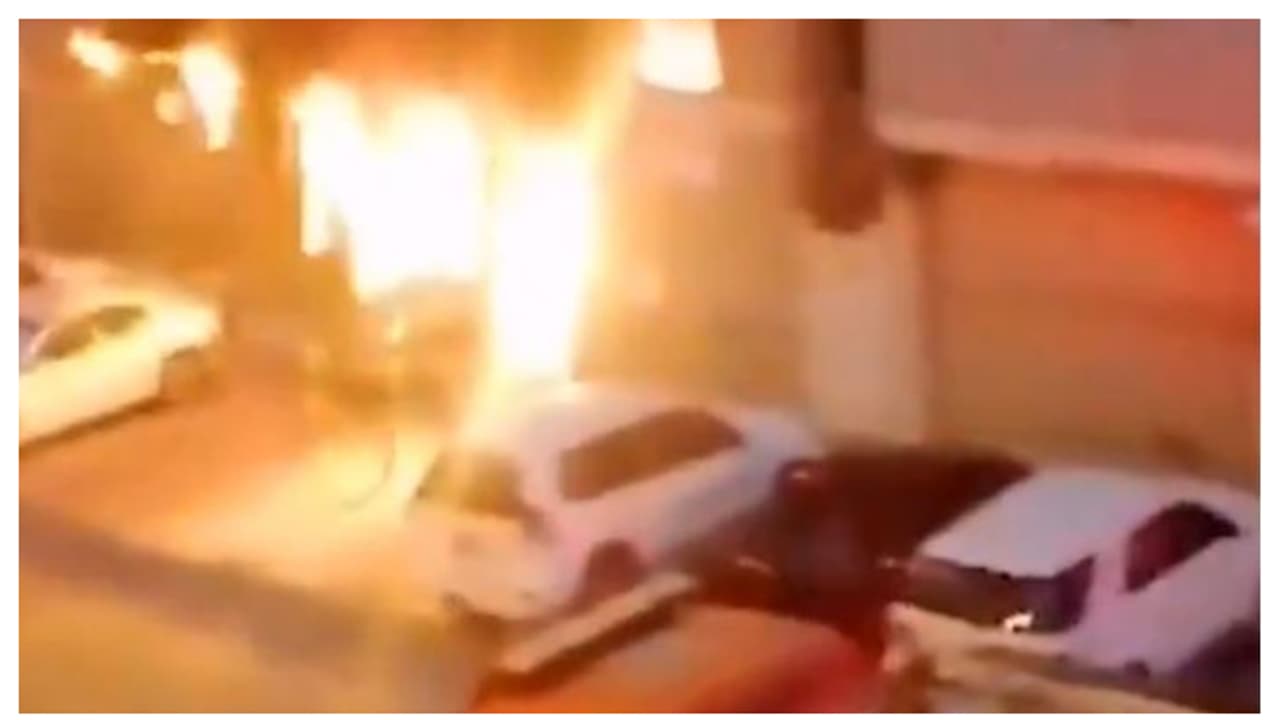 കുവൈത്തിൽ വീടിന് തീപിടിച്ച് രണ്ട് സ്ത്രീകൾ മരിച്ചു; ആറ് പേരെ രക്ഷപ്പെടുത്തി 