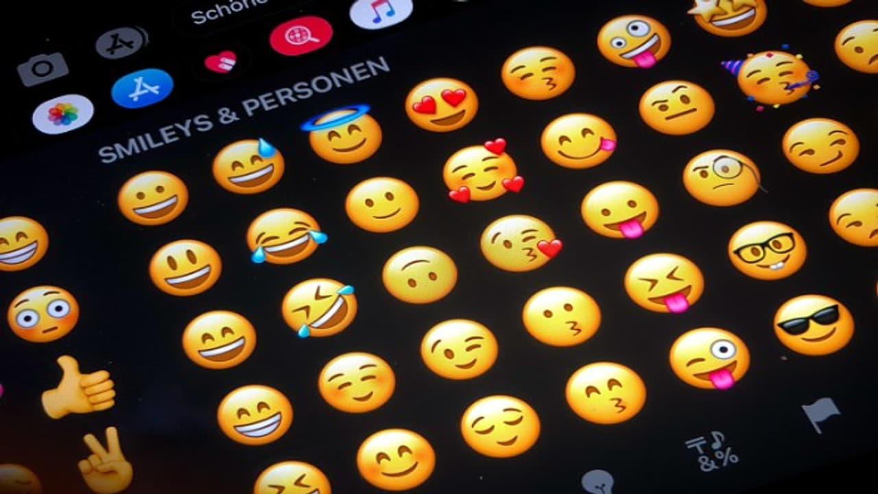 Men or women? Who uses most emojis during chats & what does it say about emotional intelligence