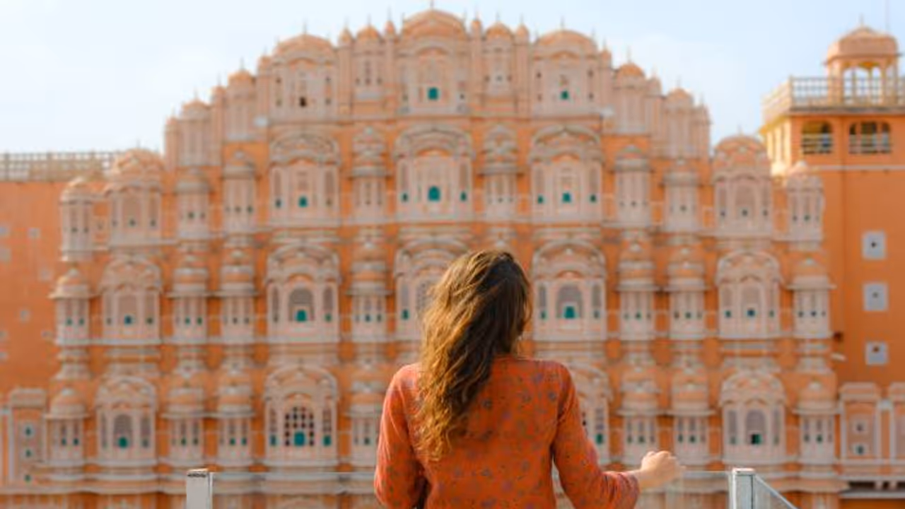 മഞ്ഞുകാലമല്ലേ? വീട്ടിൽ ചടച്ചിരിക്കേണ്ട, സോളോ ട്രിപ്പ് പോകാം, ഇതാ പറ്റിയ സ്ഥലങ്ങൾ മഞ്ഞുകാലമല്ലേ? വീട്ടിൽ ചടച്ചിരിക്കേണ്ട, സോളോ ട്രിപ്പ് പോകാം, ഇതാ പറ്റിയ സ്ഥലങ്ങൾ