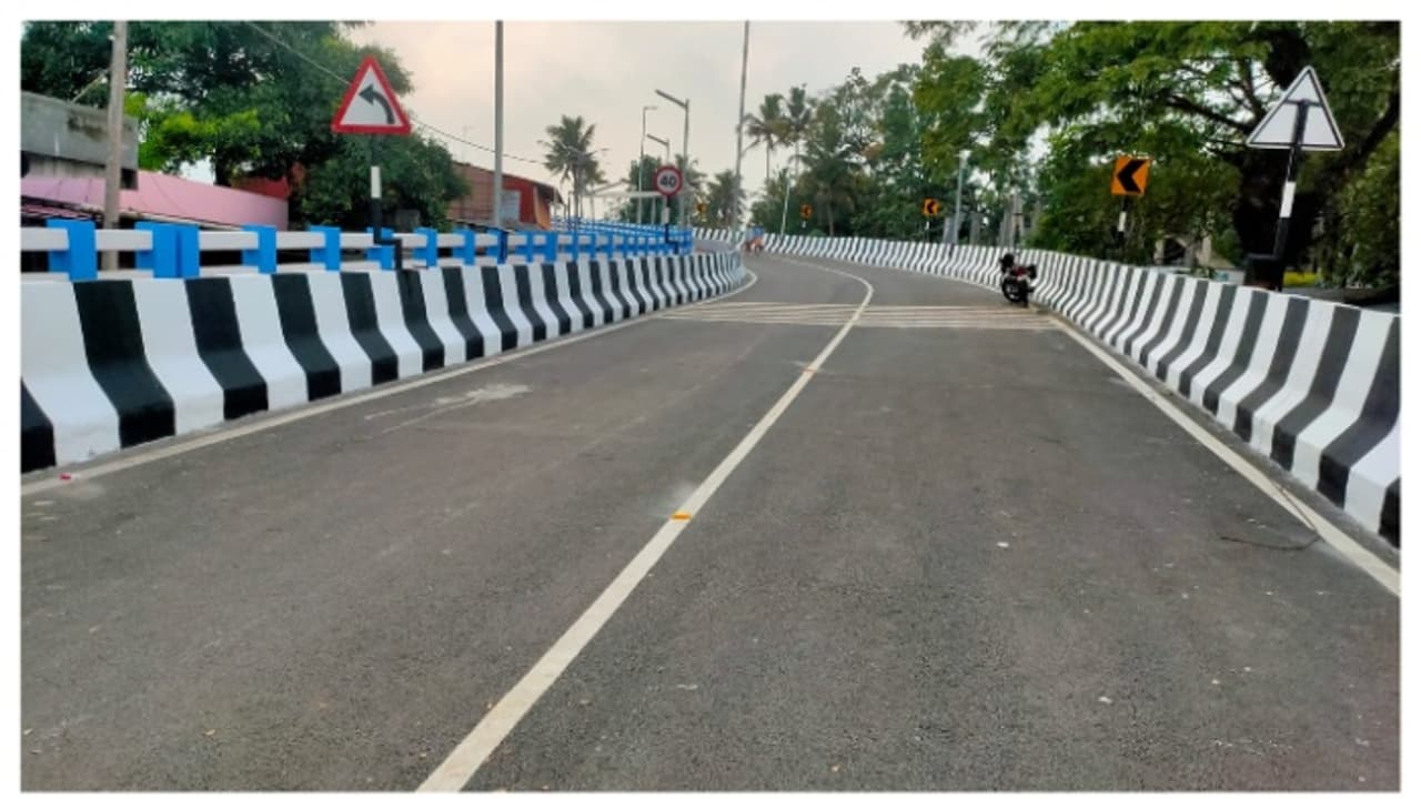 നിർമാണച്ചെലവ് 22.61 കോടി രൂപ; ചിറങ്ങര റെയില്വേ മേല്പ്പാലം മന്ത്രി മുഹമ്മദ് റിയാസ് ഉദ്ഘാടനം ചെയ്യും നിർമാണച്ചെലവ് 22.61 കോടി രൂപ; ചിറങ്ങര റെയില്വേ മേല്പ്പാലം മന്ത്രി മുഹമ്മദ് റിയാസ് ഉദ്ഘാടനം ചെയ്യും