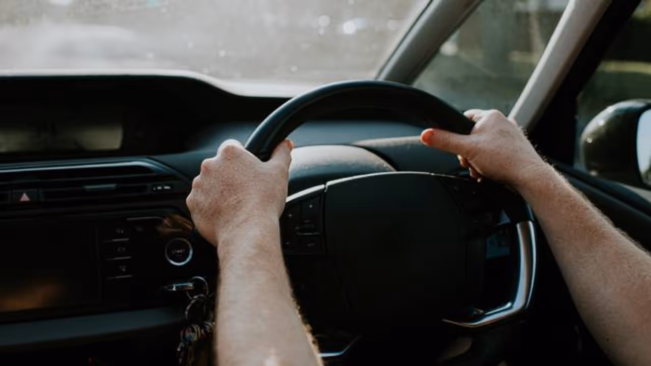 പഠിച്ചപണി പതിനെട്ടും നോക്കി, പക്ഷേ പാളിപ്പോയി; ടാക്സി ഡ്രൈവർ പറ്റിക്കാൻ നോക്കിയ അനുഭവം പറഞ്ഞ് യുവാവ്