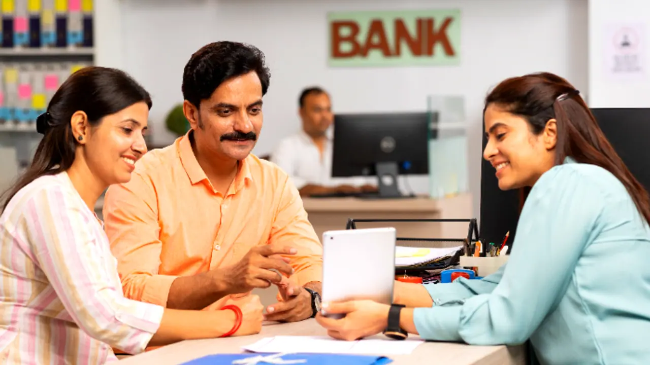 మారిన బ్యాంక్‌ టైమింగ్స్‌.. ఆ సమస్యకు చెక్‌ పెట్టేందుకే.. 