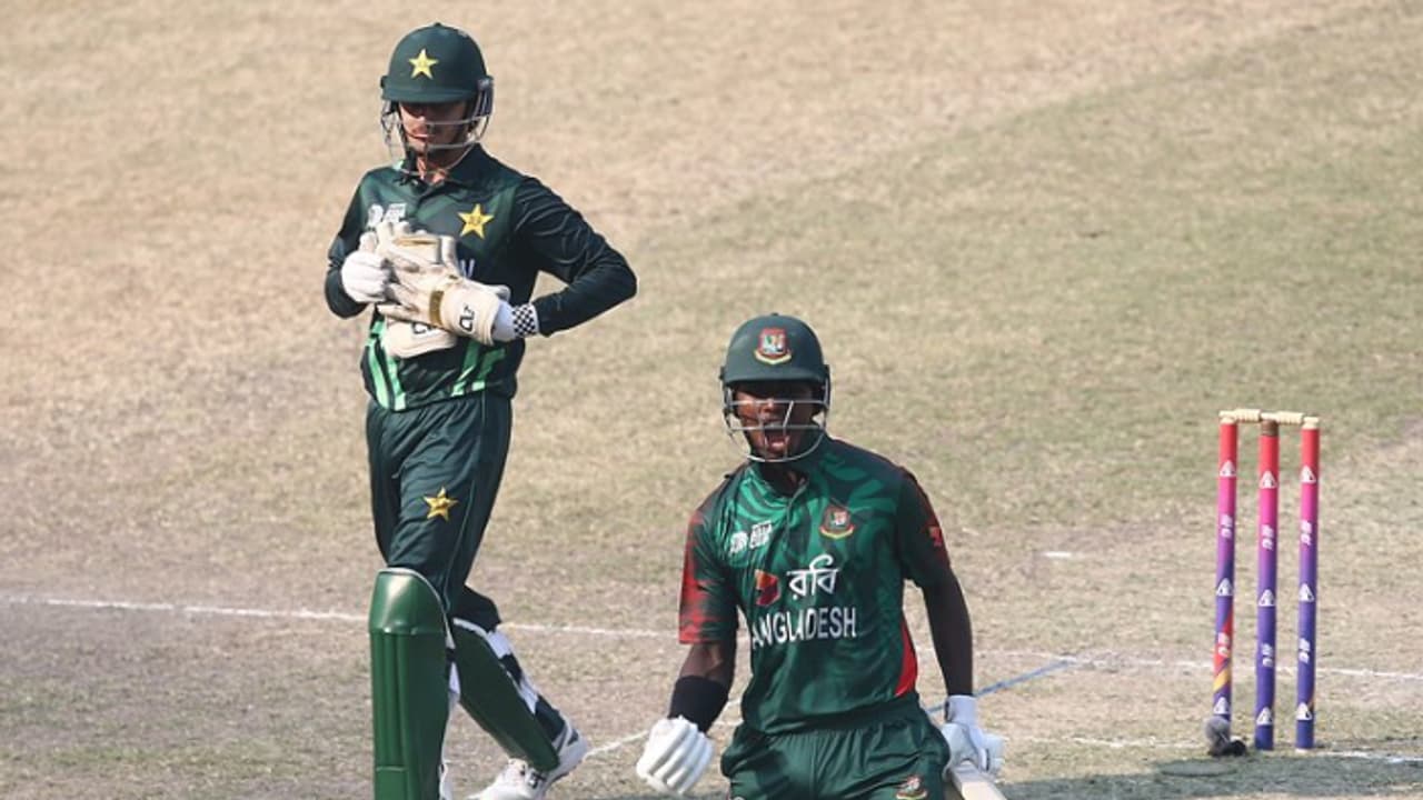 പാകിസ്ഥാനെ അട്ടിമറിച്ച് ബംഗ്ലാ കടുവകള്! അണ്ടര് 19 ഏഷ്യാകപ്പില് ഇന്ത്യ ബംഗ്ലാദേശ് ഫൈനല് പാകിസ്ഥാനെ അട്ടിമറിച്ച് ബംഗ്ലാ കടുവകള്! അണ്ടര് 19 ഏഷ്യാകപ്പില് ഇന്ത്യ ബംഗ്ലാദേശ് ഫൈനല്