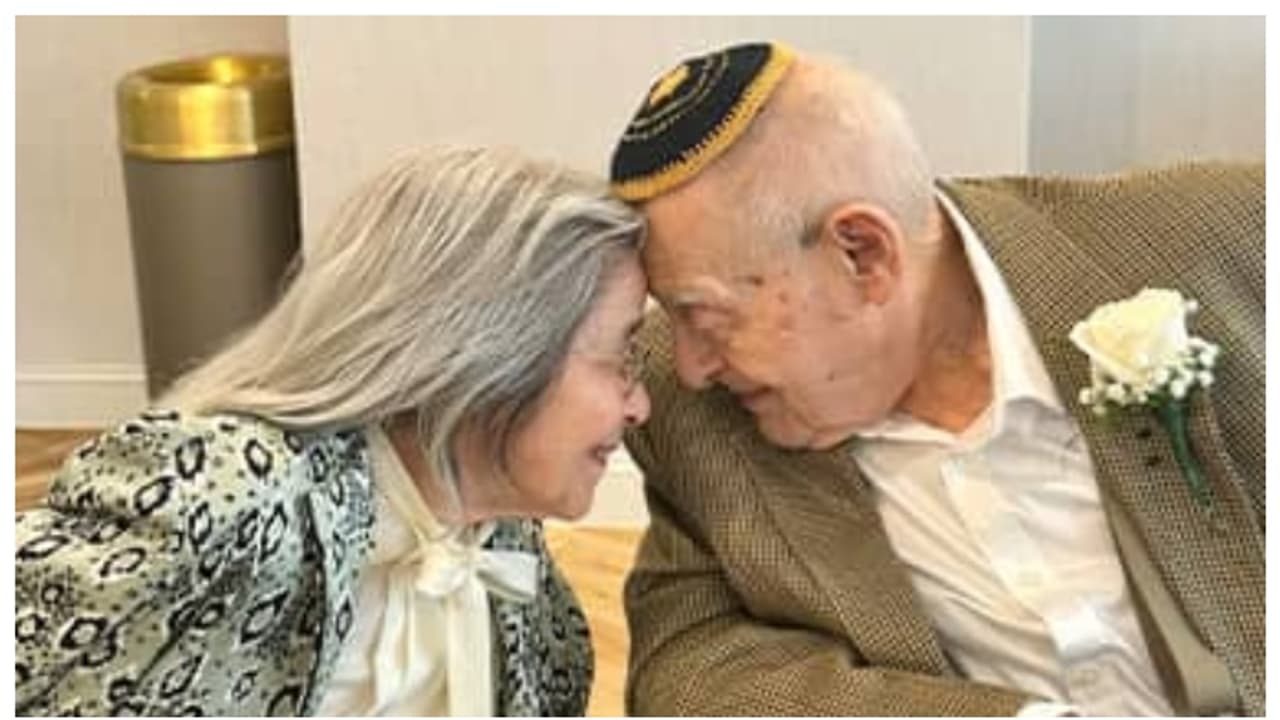 ലോകത്തിലെ ഏറ്റവും പ്രായമുള്ള നവദമ്പതികൾ; 'മൊത്തം പ്രായം' 202 വയസ് ലോകത്തിലെ ഏറ്റവും പ്രായമുള്ള നവദമ്പതികൾ; 'മൊത്തം പ്രായം' 202 വയസ്