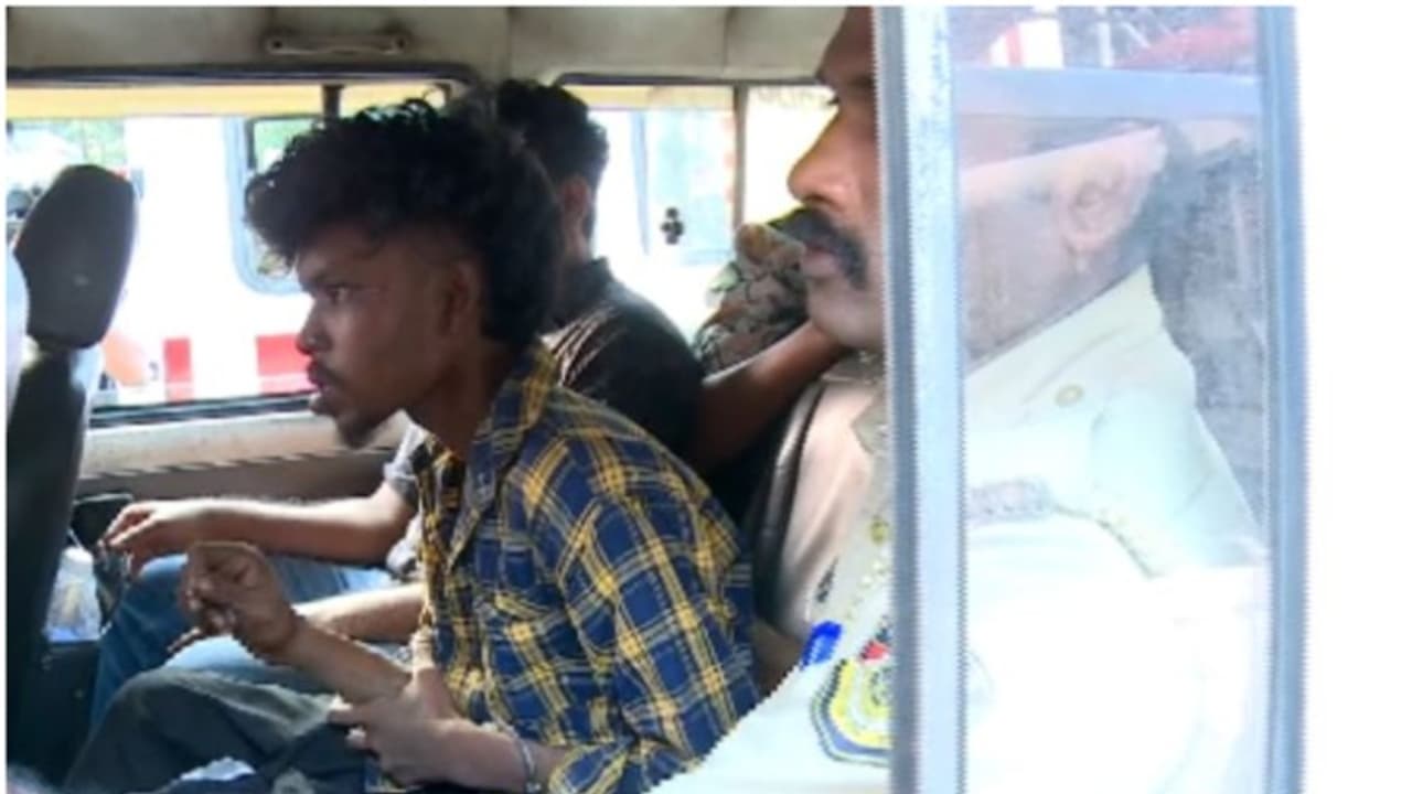 പിടികൂടാനെത്തിയ സിഐയെ കുത്തിയ അനന്തുമാരിക്കെതിരെ നേരത്തെ തന്നെയുള്ളത് 12 കേസുകൾ; പുതിയ രണ്ട് കേസുകളിൽ റിമാൻഡിൽ പിടികൂടാനെത്തിയ സിഐയെ കുത്തിയ അനന്തുമാരിക്കെതിരെ നേരത്തെ തന്നെയുള്ളത് 12 കേസുകൾ; പുതിയ രണ്ട് കേസുകളിൽ റിമാൻഡിൽ