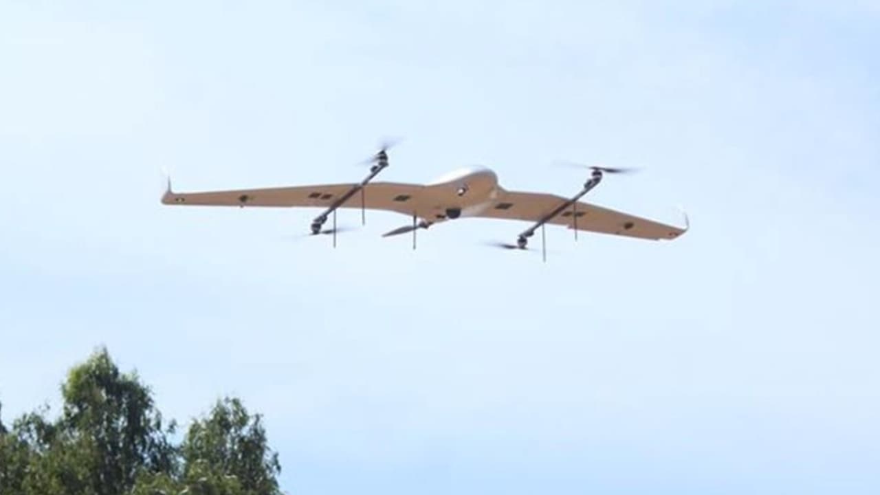 കൊടുങ്കാറ്റ് വന്നോട്ടെ, 6,000 മീറ്റർ ഉയരത്തില് വരെ പറക്കും; ഇന്ത്യൻ ആർമിക്ക് അത്യാധുനിക എടി 15 ഡ്രോണ് കൊടുങ്കാറ്റ് വന്നോട്ടെ, 6,000 മീറ്റർ ഉയരത്തില് വരെ പറക്കും; ഇന്ത്യൻ ആർമിക്ക് അത്യാധുനിക എടി 15 ഡ്രോണ്