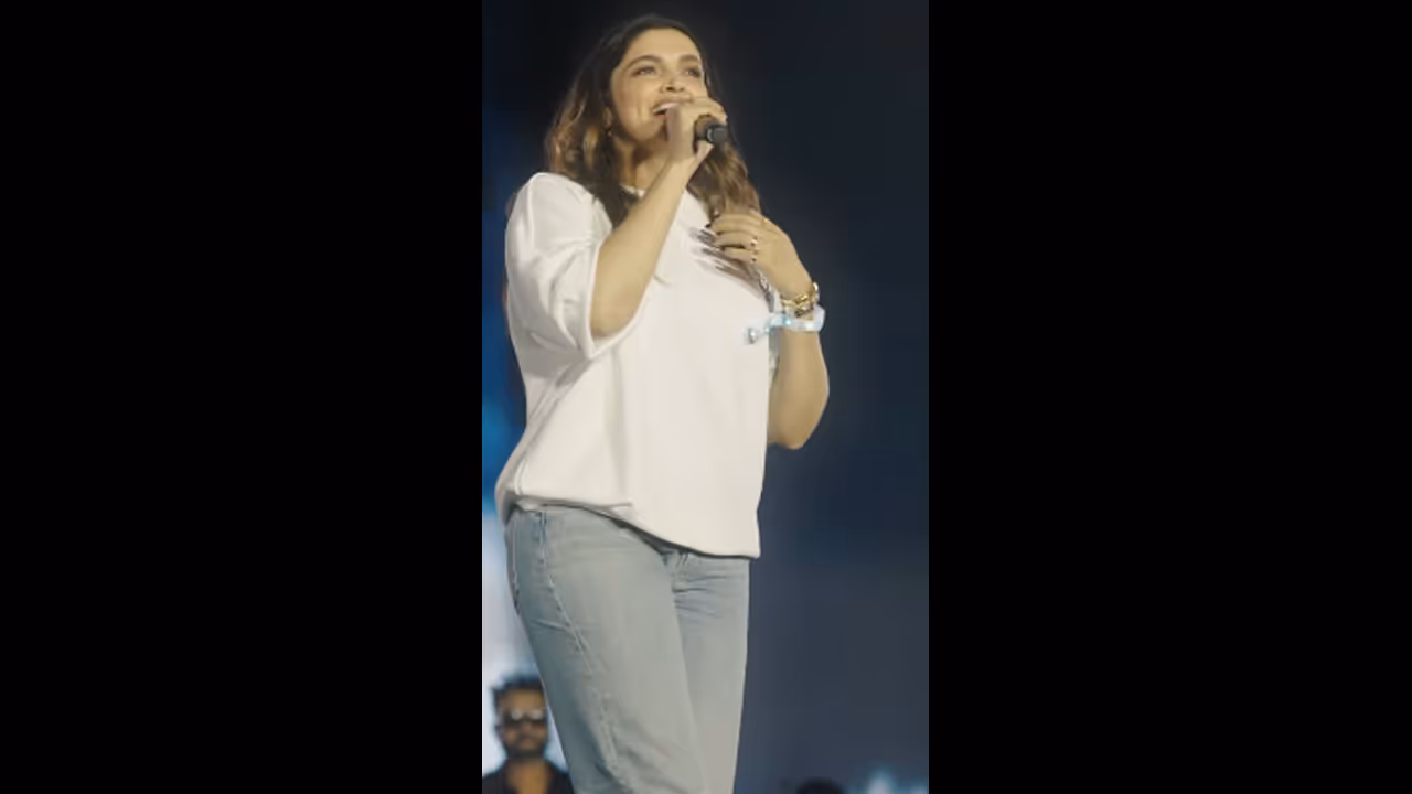 ನಟಿ ದೀಪಿಕಾ ಪಡುಕೋಣೆಯನ್ನು ಕಾರು ಇಳಿದು ನಡೆಯುವಂತೆ ಮಾಡಿದ ಬೆಂಗಳೂರು ಟ್ರಾಫಿಕ್ ನಟಿ ದೀಪಿಕಾ ಪಡುಕೋಣೆಯನ್ನು ಕಾರು ಇಳಿದು ನಡೆಯುವಂತೆ ಮಾಡಿದ ಬೆಂಗಳೂರು ಟ್ರಾಫಿಕ್