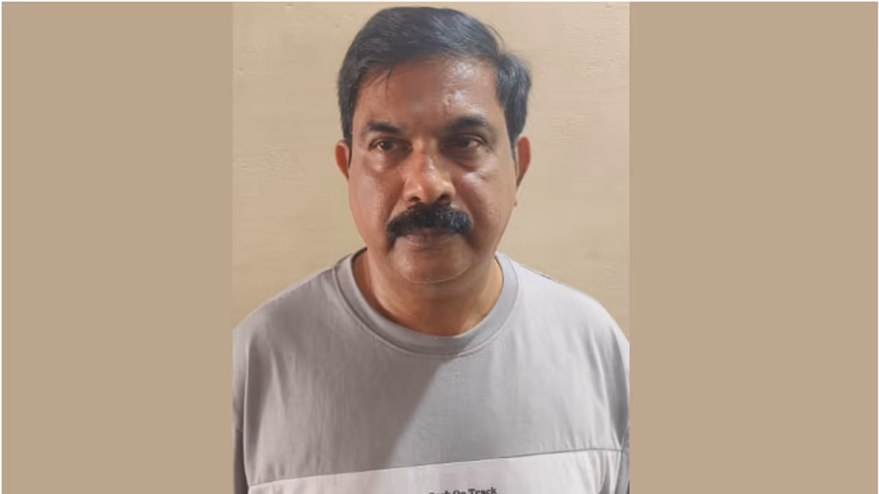 ഗസറ്റ് വിജ്ഞാപനത്തിലൂടെ പേര് മാറ്റി, പലയിടങ്ങളിൽ ഒളിവിൽ കഴിഞ്ഞു, പിടികിട്ടാപ്പുള്ളി 20 വർഷത്തിന് ശേഷം പിടിയിൽ ഗസറ്റ് വിജ്ഞാപനത്തിലൂടെ പേര് മാറ്റി, പലയിടങ്ങളിൽ ഒളിവിൽ കഴിഞ്ഞു, പിടികിട്ടാപ്പുള്ളി 20 വർഷത്തിന് ശേഷം പിടിയിൽ