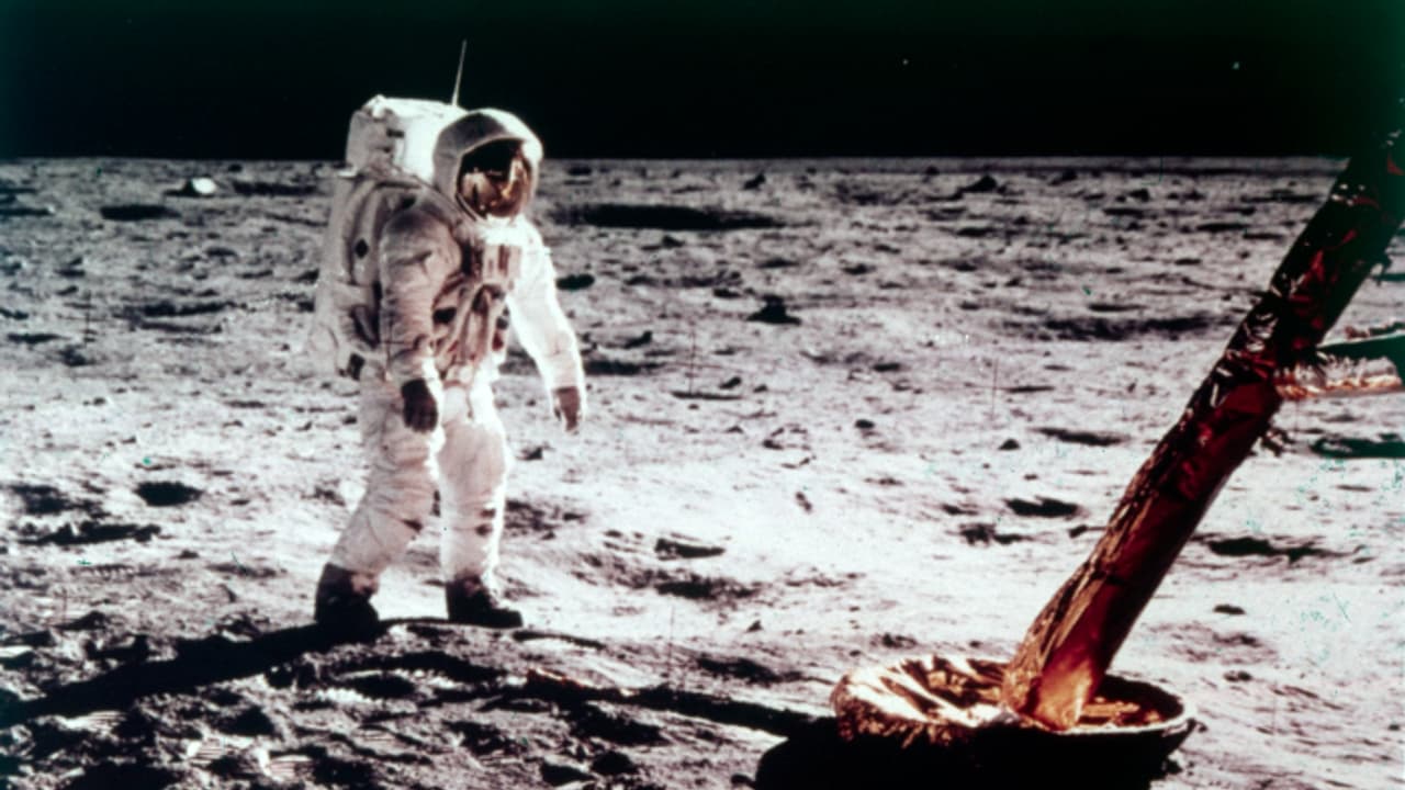  ചന്ദ്രനില്‍ ഒരാള്‍ കുടുങ്ങിയാല്‍ രക്ഷിക്കാന്‍ നിങ്ങളുടെ കയ്യില്‍ ഐഡിയയുണ്ടോ? ലക്ഷാധിപതിയാകാം 