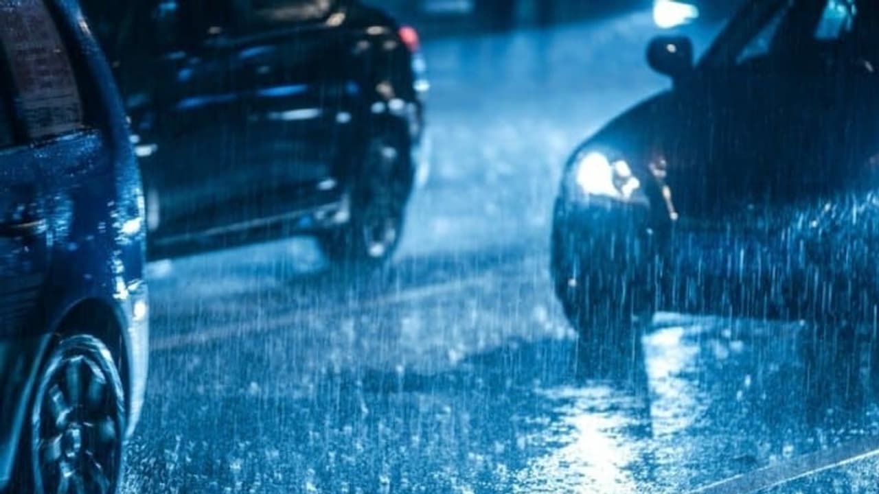 മഴ തുടരുന്നു, 3 ജില്ലകളില്‍ ഓറഞ്ച് അലെര്‍ട്ട്, 6 ജില്ലകളില്‍ യെല്ലോ അലെര്‍ട്ട് ; തമിഴ്നാട്ടിലും കനത്ത മഴ 