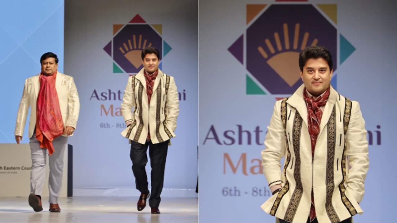 Jyotiraditya Scindia walks the ramp at Ashtalakshmi Mahotsav in Delhi, stuns audience (WATCH)