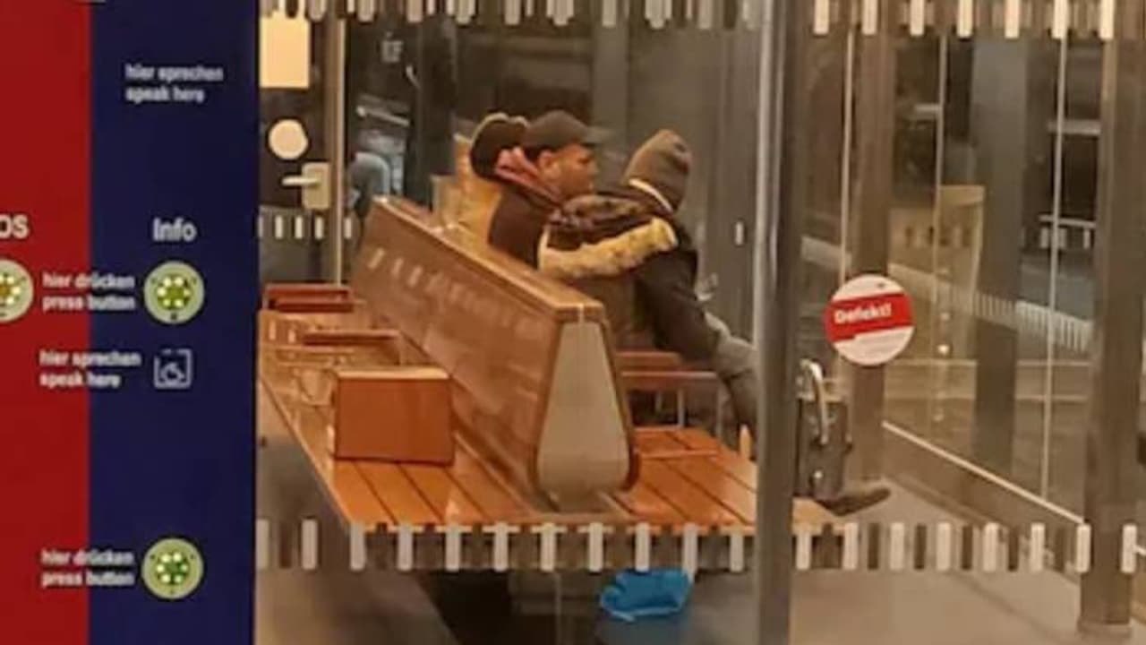 ഉറക്കെ പഞ്ചാബി മ്യൂസിക്, പറ‍ഞ്ഞിട്ടും നിര്‍ത്തിയില്ല; ജർമ്മനിയിലെ സ്റ്റേഷനിൽ നിന്നുള്ള ചിത്രം പങ്കിട്ട് യുവാവ്