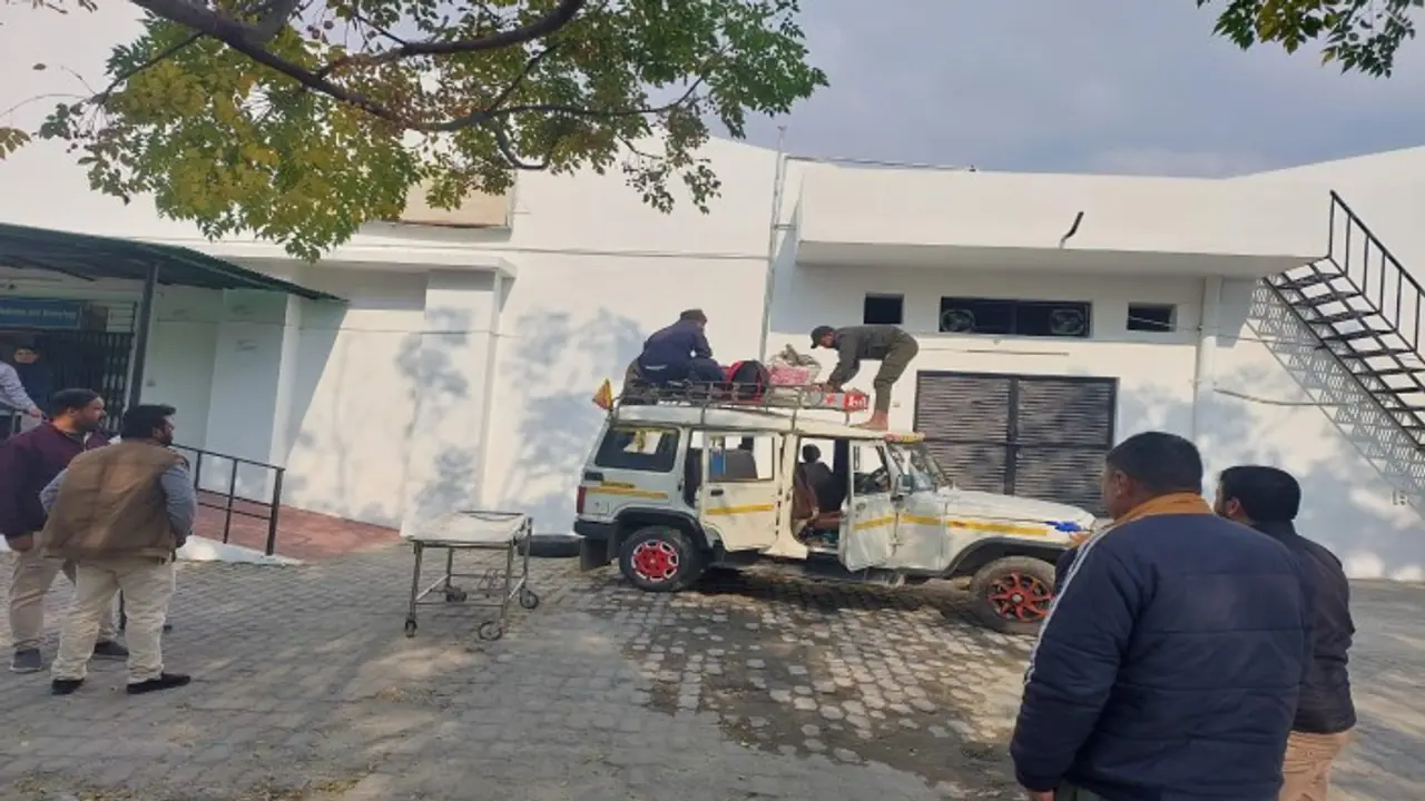 SHOCKING! Unable to pay for ambulance, Uttarakhand woman ties brother's body on car roof to travel for 200 km SHOCKING! Unable to pay for ambulance, Uttarakhand woman ties brother's body on car roof to travel for 200 km