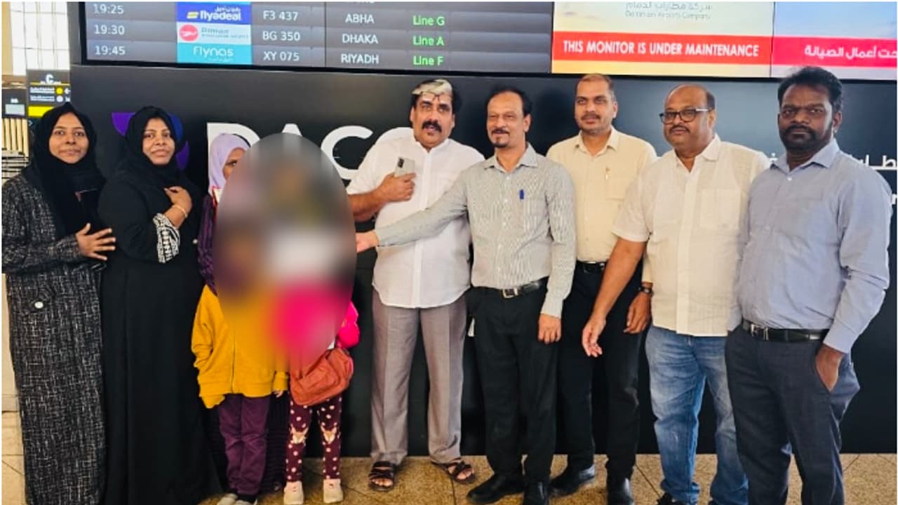 പുഷ്പലത ഖദീജയായി, സുഹൃത്തിനൊപ്പം ജീവിതം; പങ്കാളിയെ നാടുകടത്തിയതോടെ മക്കളുമായി ദുരിതകാലം, പുതുജീവനേകി കെഎംസിസി പുഷ്പലത ഖദീജയായി, സുഹൃത്തിനൊപ്പം ജീവിതം; പങ്കാളിയെ നാടുകടത്തിയതോടെ മക്കളുമായി ദുരിതകാലം, പുതുജീവനേകി കെഎംസിസി