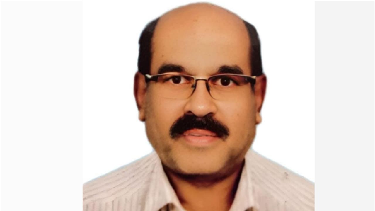 28 വർഷമായി പ്രവാസ ജീവിതം നയിച്ച മലയാളി ഹൃദയാഘാതത്തെ തുടർന്ന് മരിച്ചു 28 വർഷമായി പ്രവാസ ജീവിതം നയിച്ച മലയാളി ഹൃദയാഘാതത്തെ തുടർന്ന് മരിച്ചു