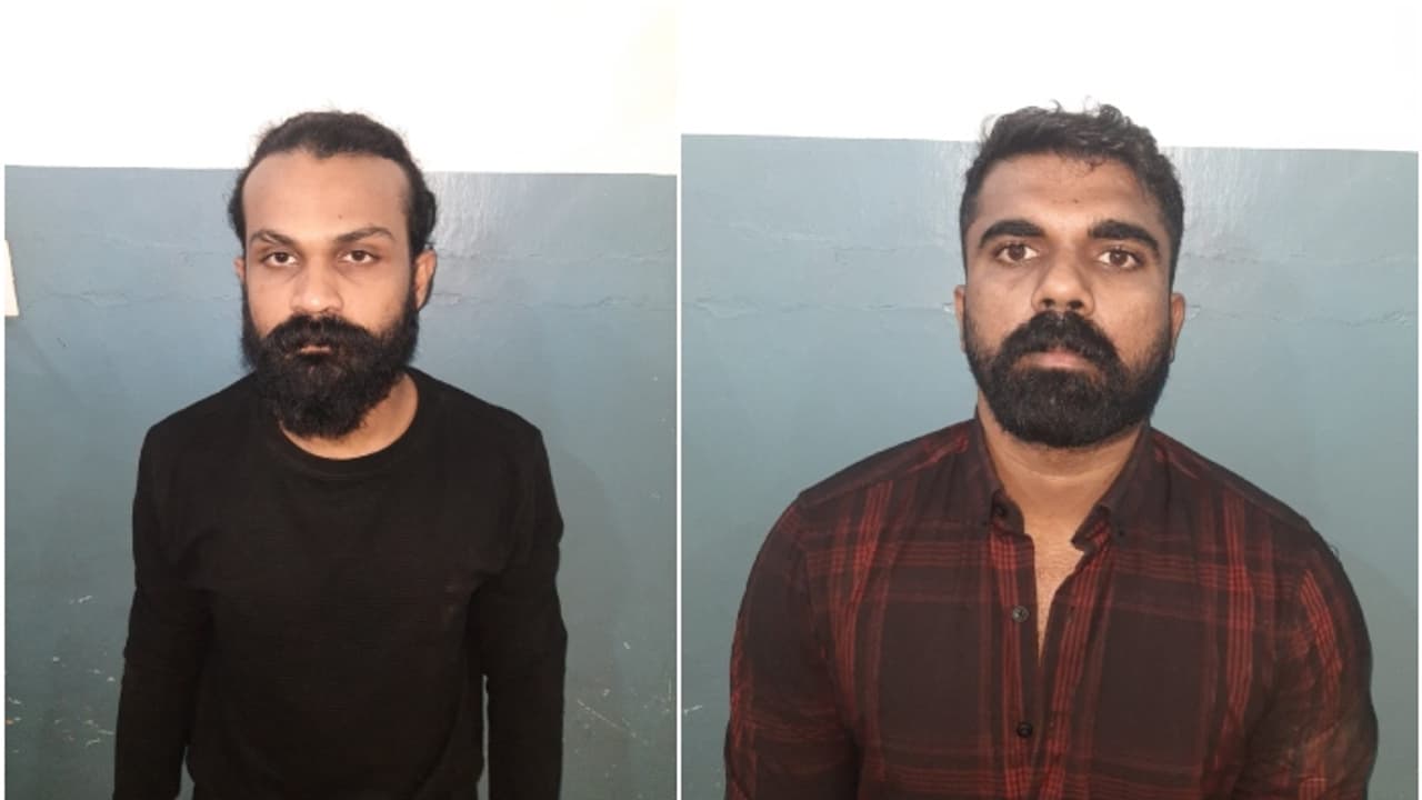 ആഡംബര കാറിൽ രാസലഹരി വിൽപ്പന; പൊലീസ് സംഘത്തെ വെട്ടിച്ചു കടന്ന് കളഞ്ഞ സംഘത്തെ പിന്തുടർന്ന് പിടികൂടി പൊലീസ് ആഡംബര കാറിൽ രാസലഹരി വിൽപ്പന; പൊലീസ് സംഘത്തെ വെട്ടിച്ചു കടന്ന് കളഞ്ഞ സംഘത്തെ പിന്തുടർന്ന് പിടികൂടി പൊലീസ്