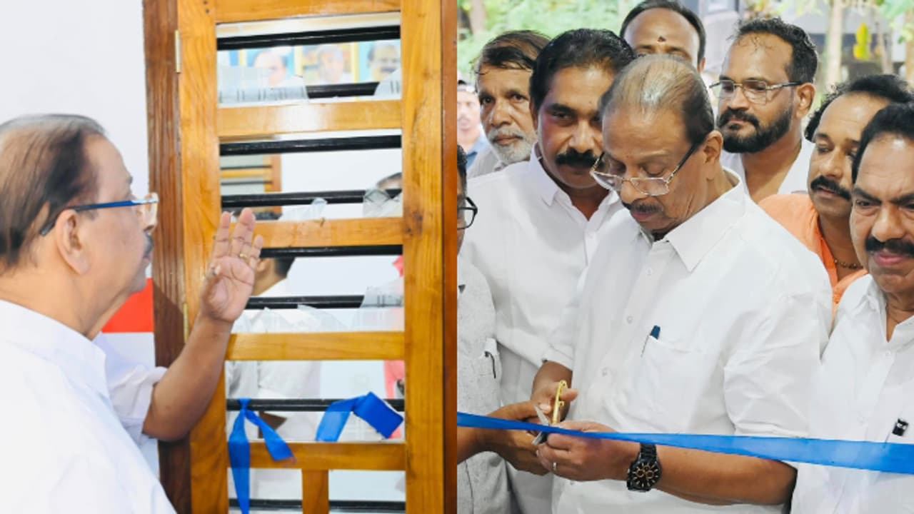 'പ്രിയപ്പെട്ടവരുടെ ചോര കണ്ടു പോലും ഭയന്നില്ല'; ആക്രമിക്കപ്പെട്ട കോൺഗ്രസ് ഓഫീസ് ഉദ്ഘാടനം ചെയ്ത് സുധാകരൻ 'പ്രിയപ്പെട്ടവരുടെ ചോര കണ്ടു പോലും ഭയന്നില്ല'; ആക്രമിക്കപ്പെട്ട കോൺഗ്രസ് ഓഫീസ് ഉദ്ഘാടനം ചെയ്ത് സുധാകരൻ