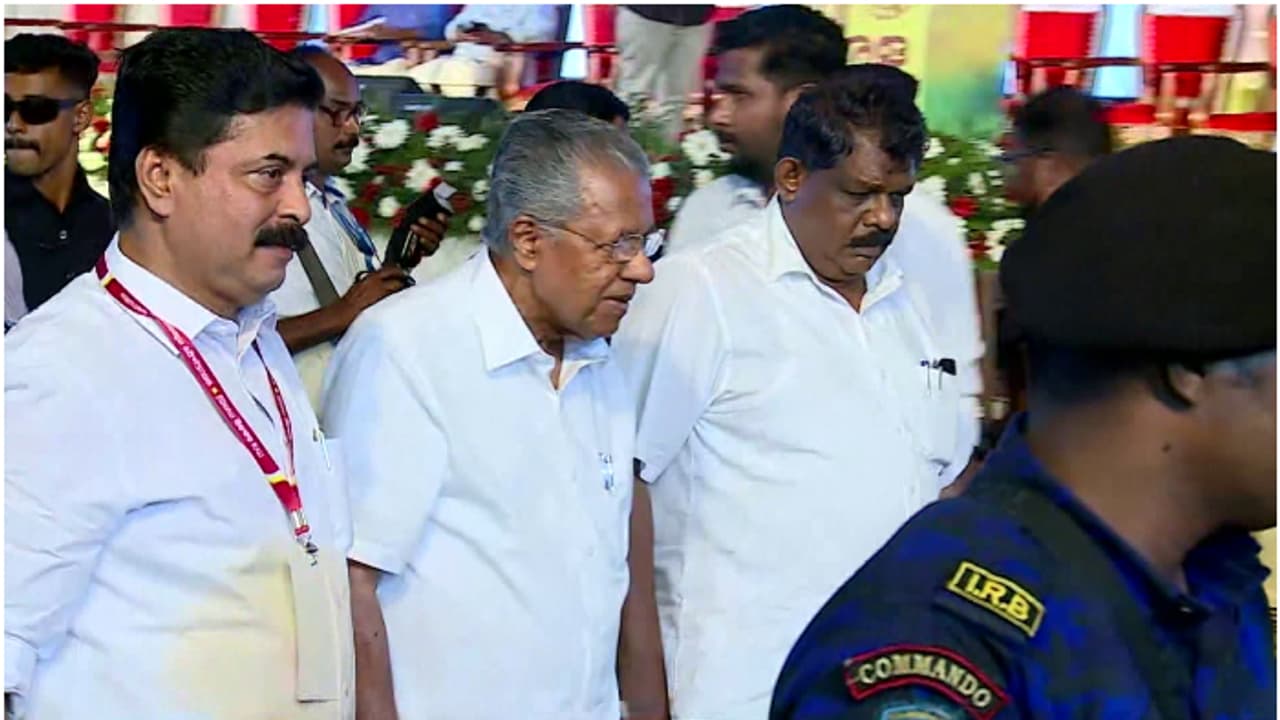 ജനങ്ങളുടെ പരാതികൾക്ക് പരിഹാരമാവുമോ?മന്ത്രിമാരുടെ നേതൃത്വത്തിൽ അദാലത്തുകൾ ഇന്ന് മുതൽ, വിശദാംശങ്ങൾ ഇങ്ങനെ ജനങ്ങളുടെ പരാതികൾക്ക് പരിഹാരമാവുമോ?മന്ത്രിമാരുടെ നേതൃത്വത്തിൽ അദാലത്തുകൾ ഇന്ന് മുതൽ, വിശദാംശങ്ങൾ ഇങ്ങനെ