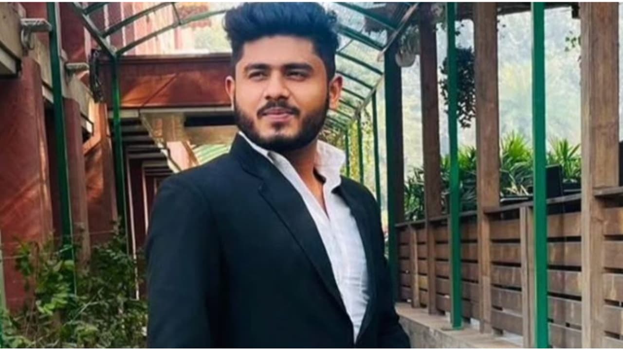 മലയാളി യുവാവ് നോയിഡയിൽ ആത്മഹത്യ ചെയ്ത നിലയിൽ, ജീവനൊടുക്കിയത് മാവേലിക്കര സ്വദേശി മലയാളി യുവാവ് നോയിഡയിൽ ആത്മഹത്യ ചെയ്ത നിലയിൽ, ജീവനൊടുക്കിയത് മാവേലിക്കര സ്വദേശി