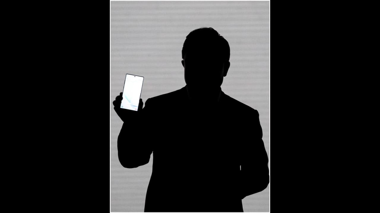 പതിനായിരം രൂപയുടെ ഫോണ്‍ കിട്ടി; സിം ഇട്ടപ്പോള്‍ ബാങ്ക് അക്കൗണ്ടില്‍ നിന്ന് 2.8 കോടി രൂപ പോയി!