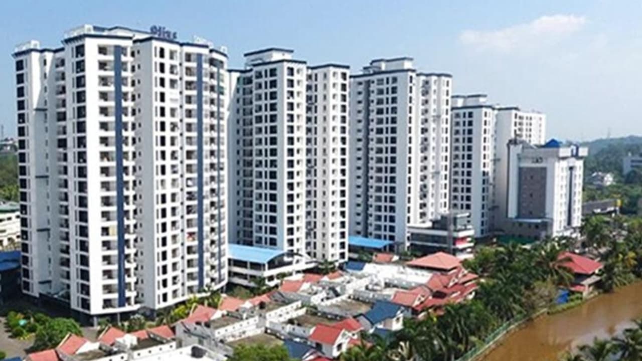 വ്യാജരേഖ ചമച്ച് ഫ്ലാറ്റുകൾ വിറ്റും തട്ടിപ്പ് നടത്തിയും അഞ്ച് വര്‍ഷം കൊണ്ട് യുവതി സമ്പാദിച്ചത് 28 കോടി രൂപ